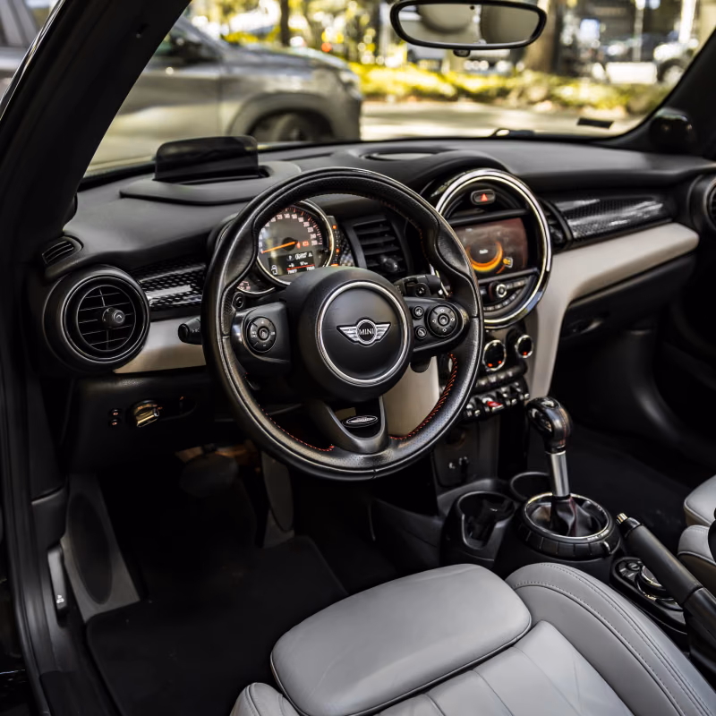 MINI Cooper Preto conversível em Gramado — foto 3