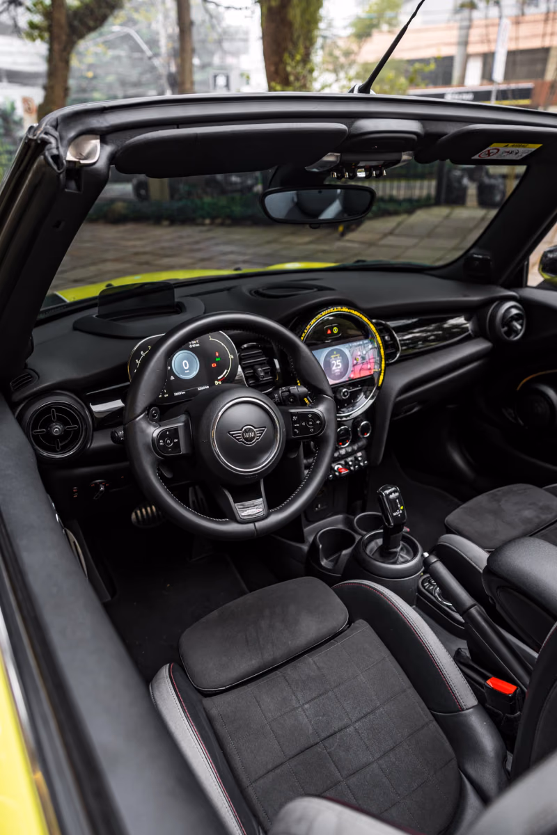 MINI Cooper Amarelo conversível em Gramado — foto 3